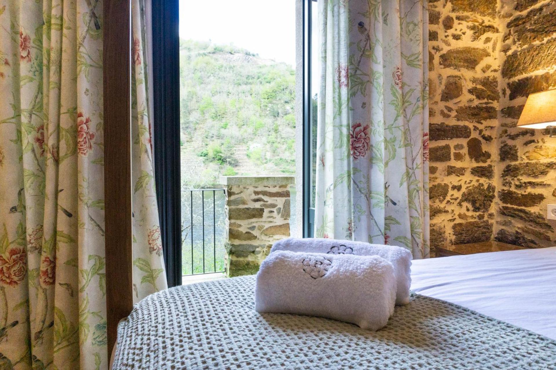 Ferienwohnung Ribeira Sacra A Orilla Rio Mino Casas Do Pincelo Exterior foto
